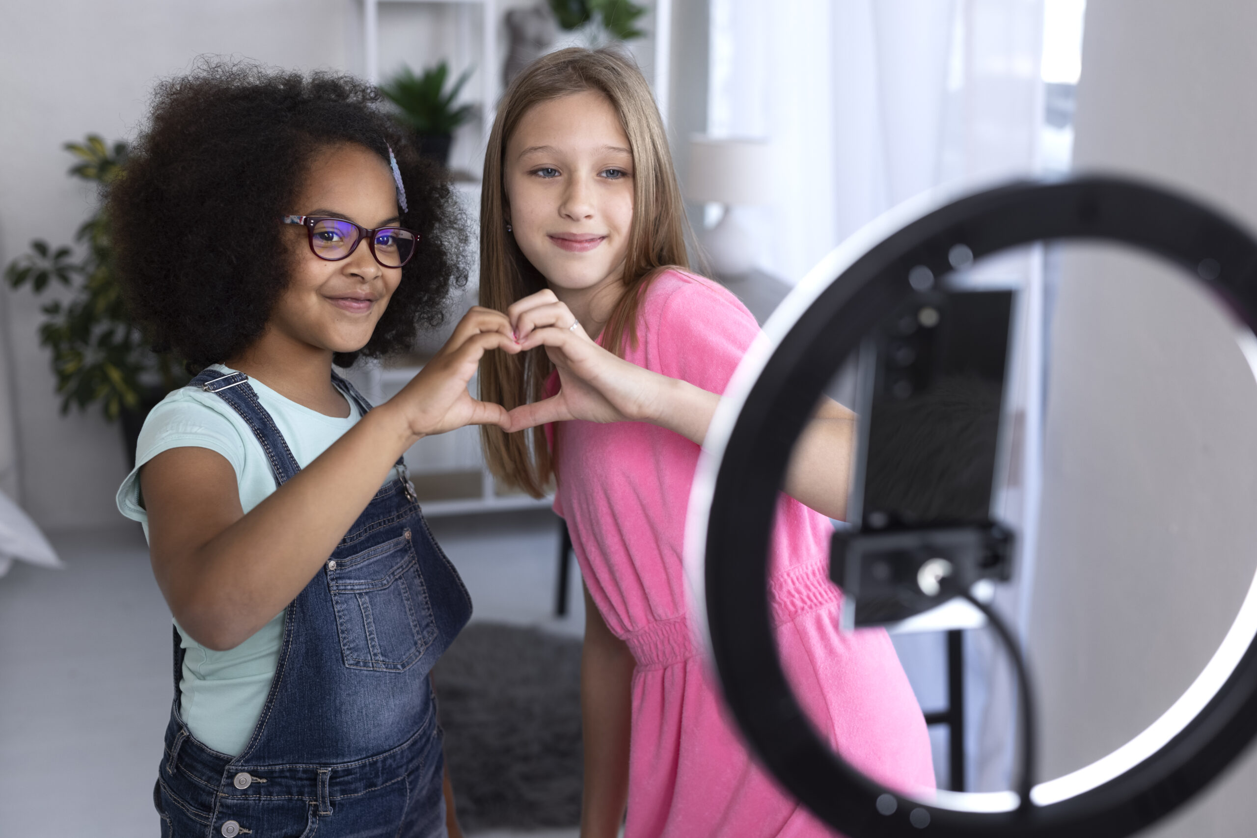 Influenciadores Digitais – Qual o Impacto Real Sobre os Jovens?